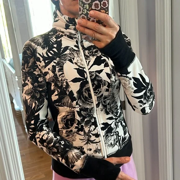 Lulu lemon sweater - Picture 2 of 11